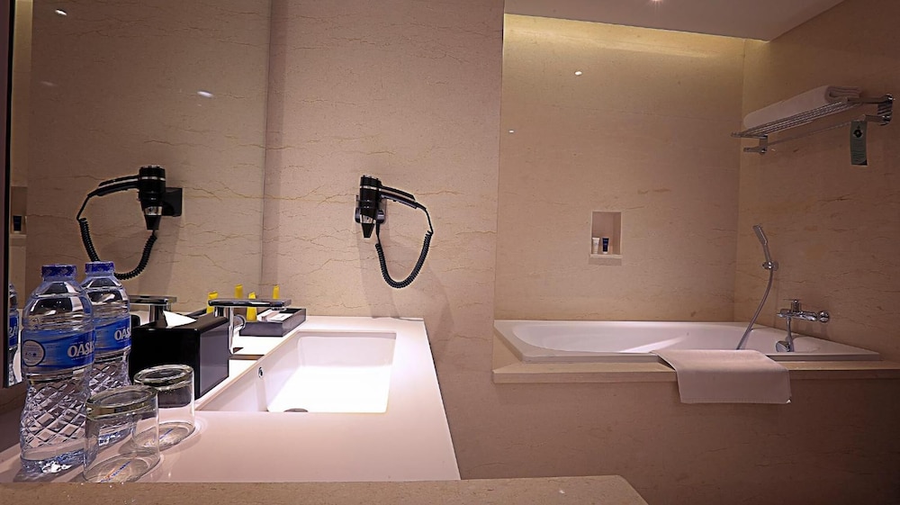 Grand Soll Marina Hotel 62/64