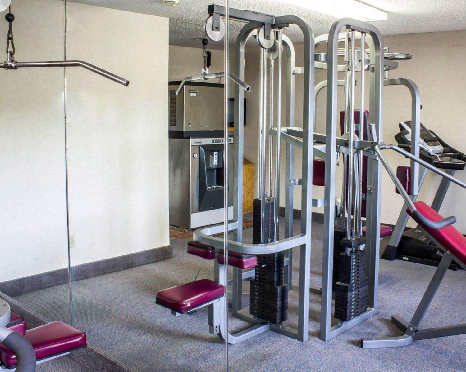 Econo Lodge Inn & Suites Colonie Center Mall 8/12