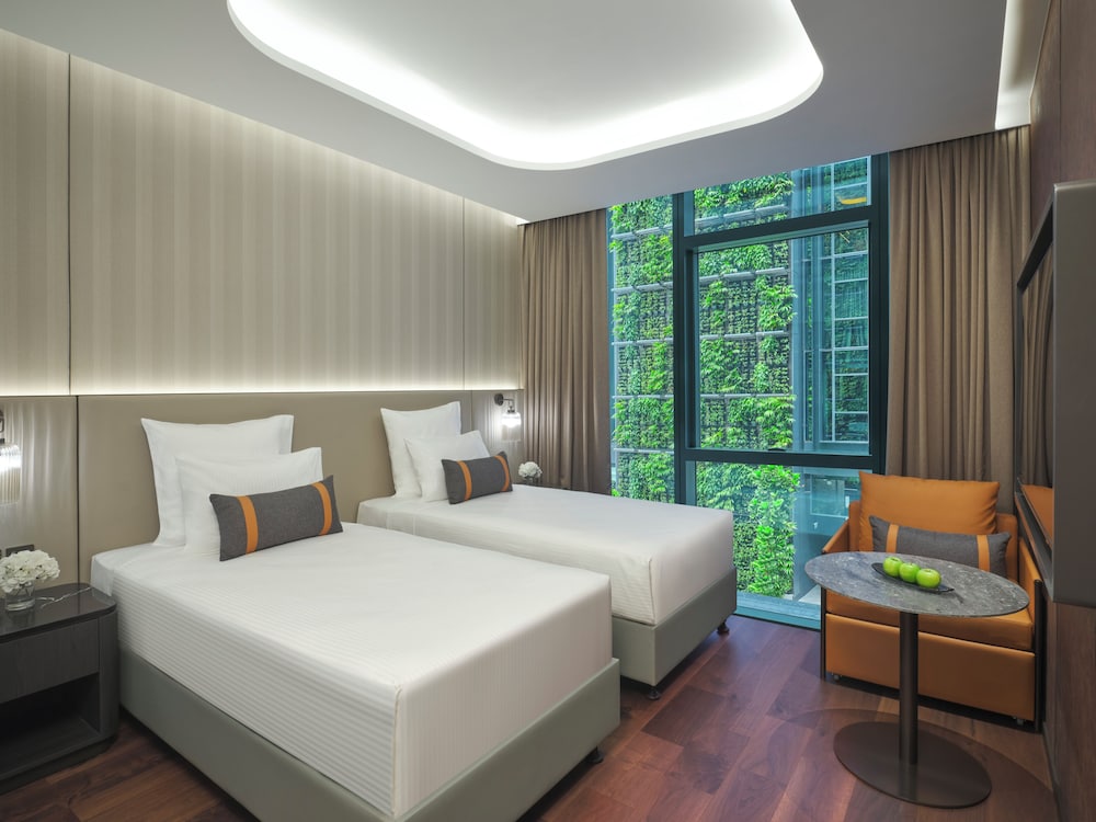 EXECUTIVE, TWIN BEDS, CLUB LOUNGE ACCESS