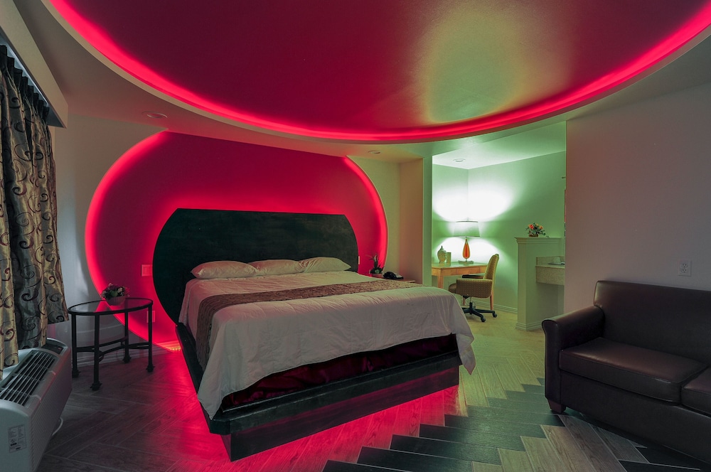 Romantic Inn Suites 32/43