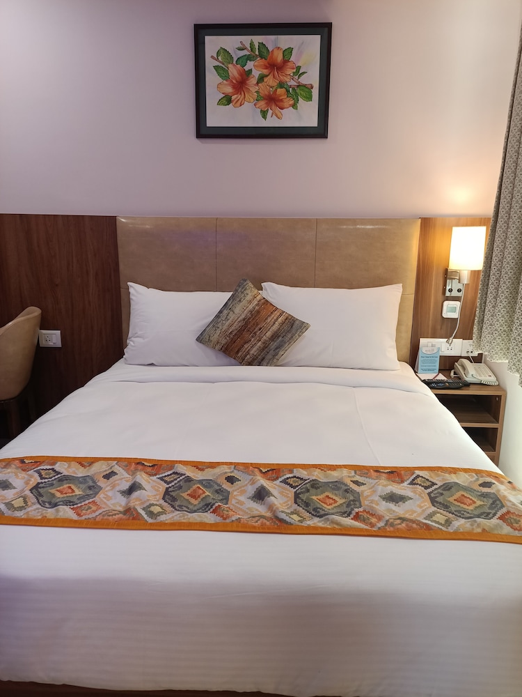 The Beacon Hotel Vadodara 16/30