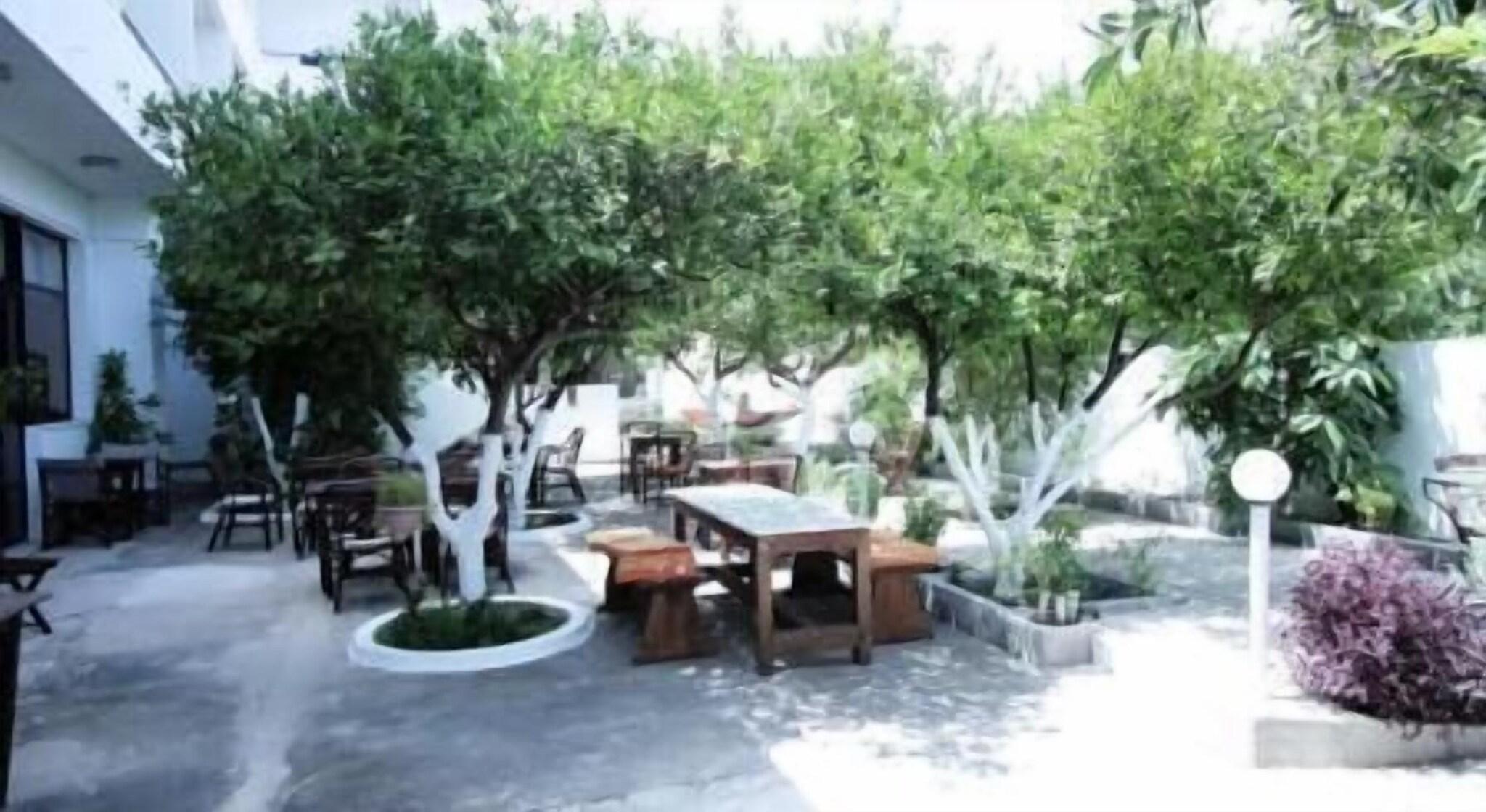 PLATON HOTEL 25/27