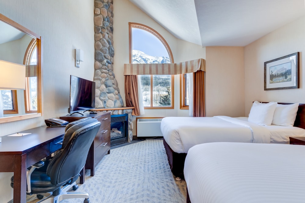 Chateau Canmore 24/69