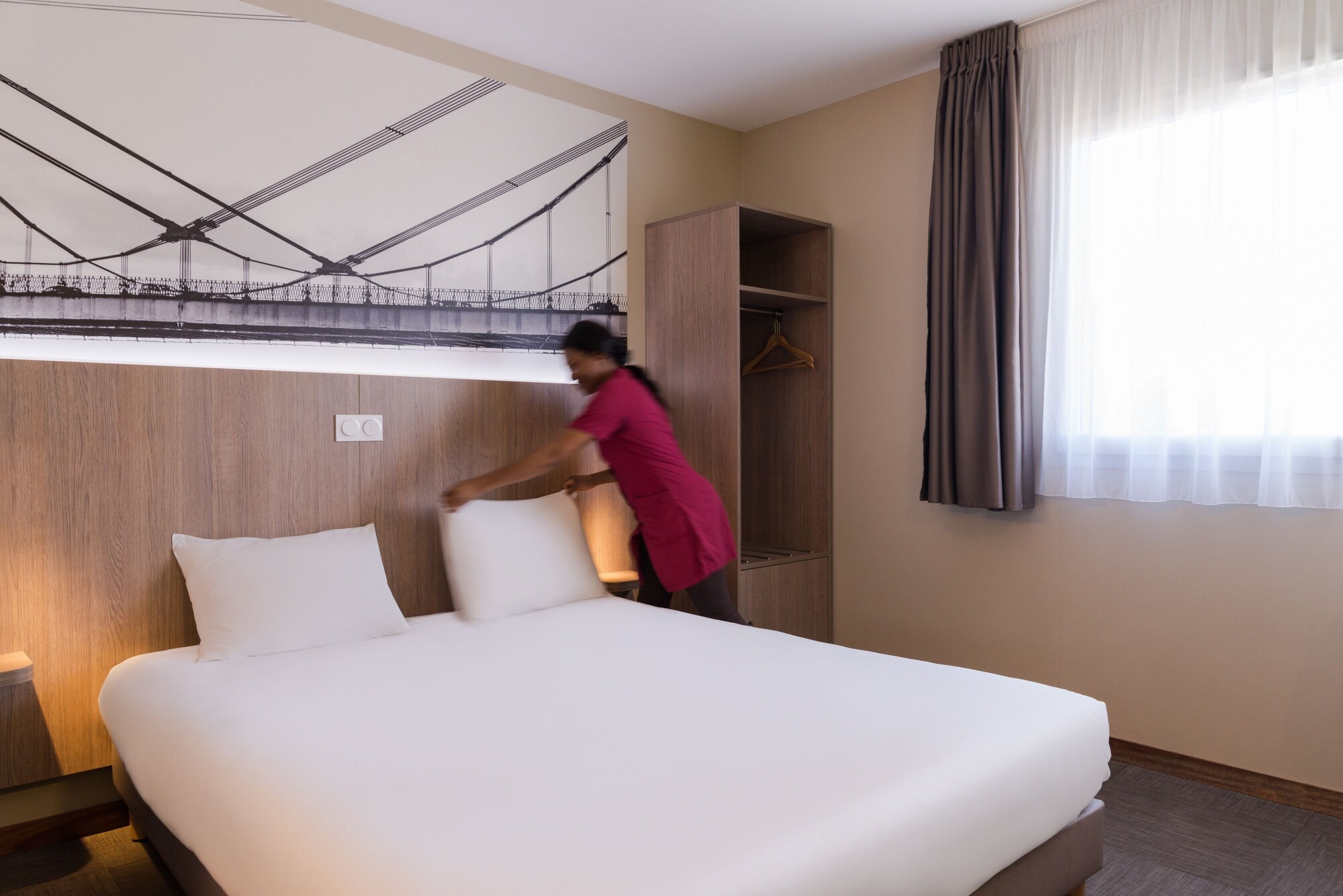 ROOM, DOUBLE BED