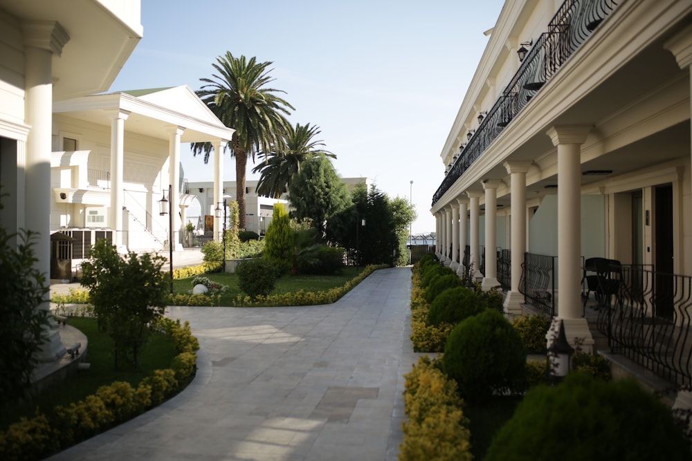Northdoor Hotel 37/50