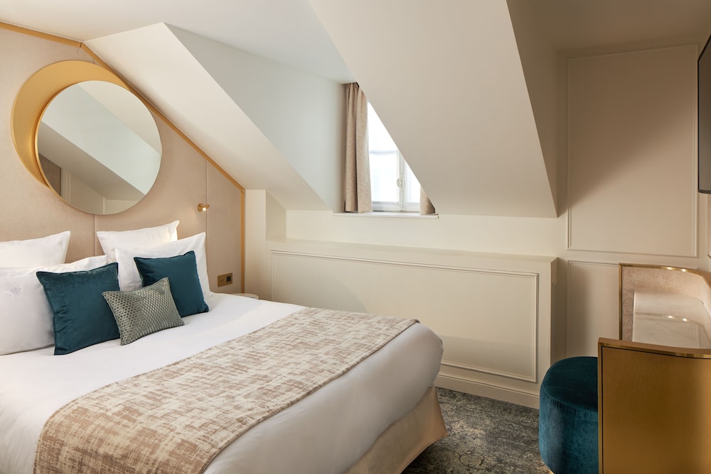 ESSENTIAL, DOUBLE BED