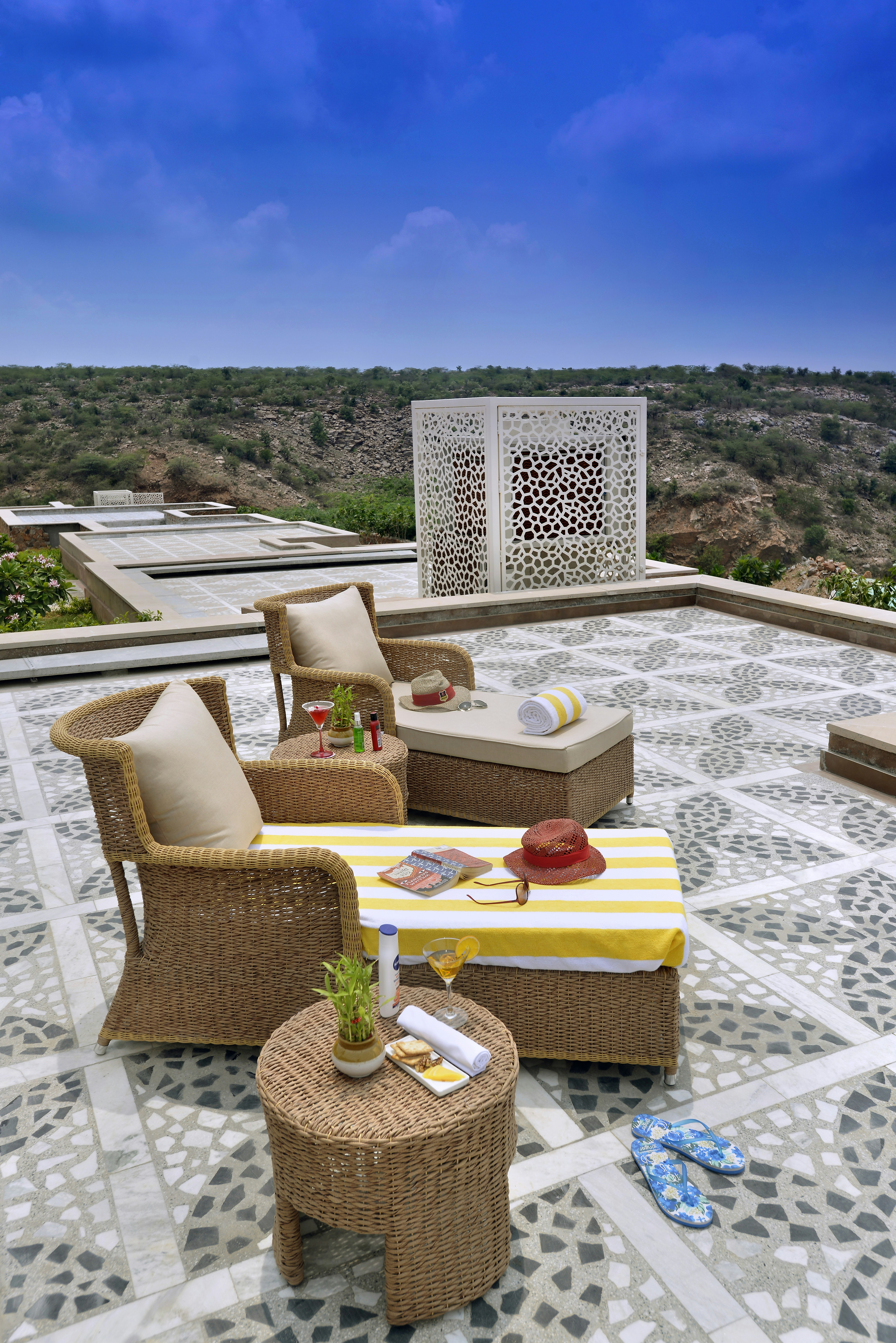 THE LALIT MANGAR 34/52
