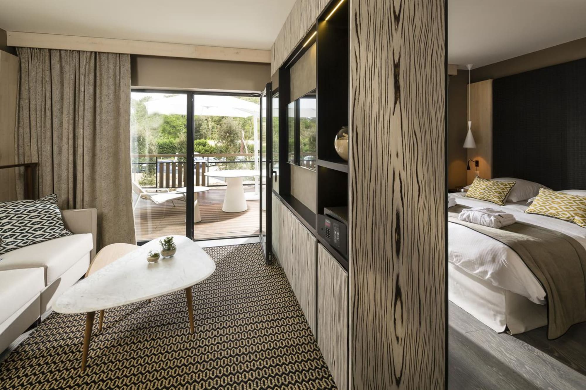 Deluxe, Suite, Queen Bed