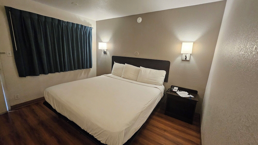 غرفة قياسية بسرير كينج، Motel6 Blythe, CA 2/10