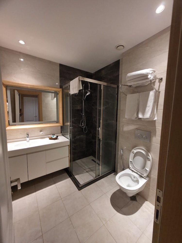 Regal Inn Hotel 48/50