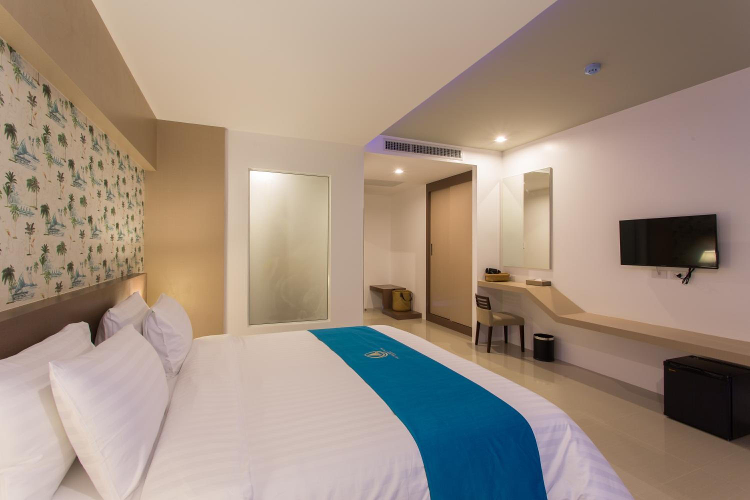 Deluxe, Double Bed, Pool Access