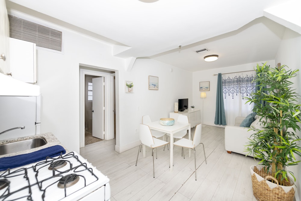 335 Ocean Walk Apartments 22/37