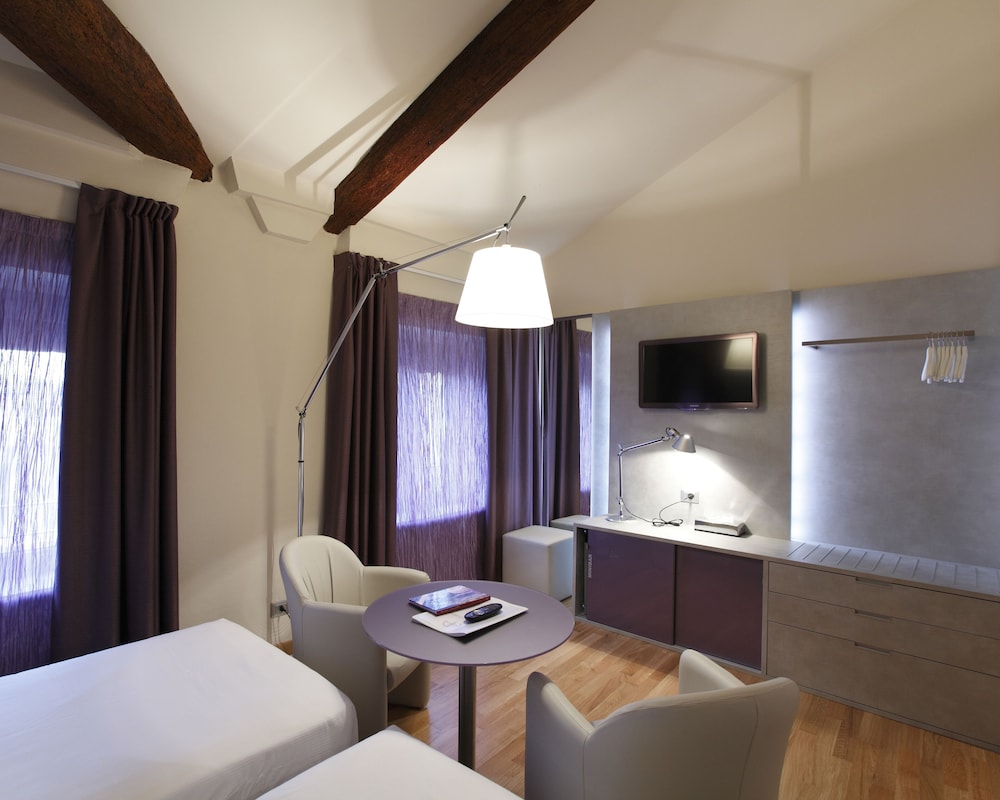 Hotel Annunziata 25/77