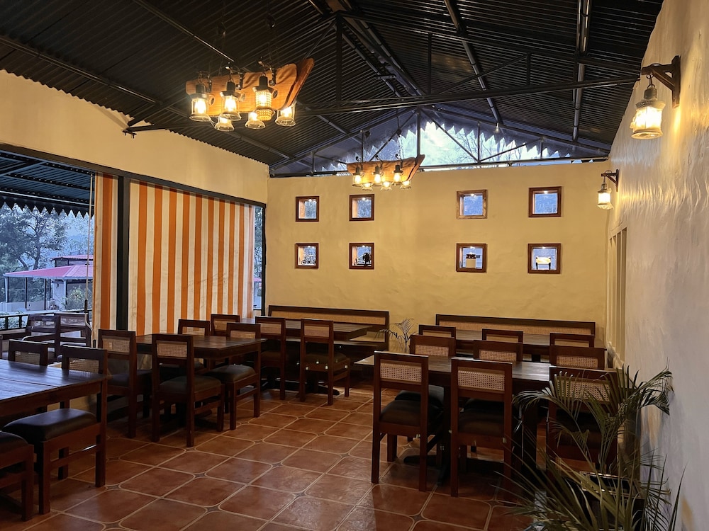 Maati Signature Collection by Eight Continents 50/59