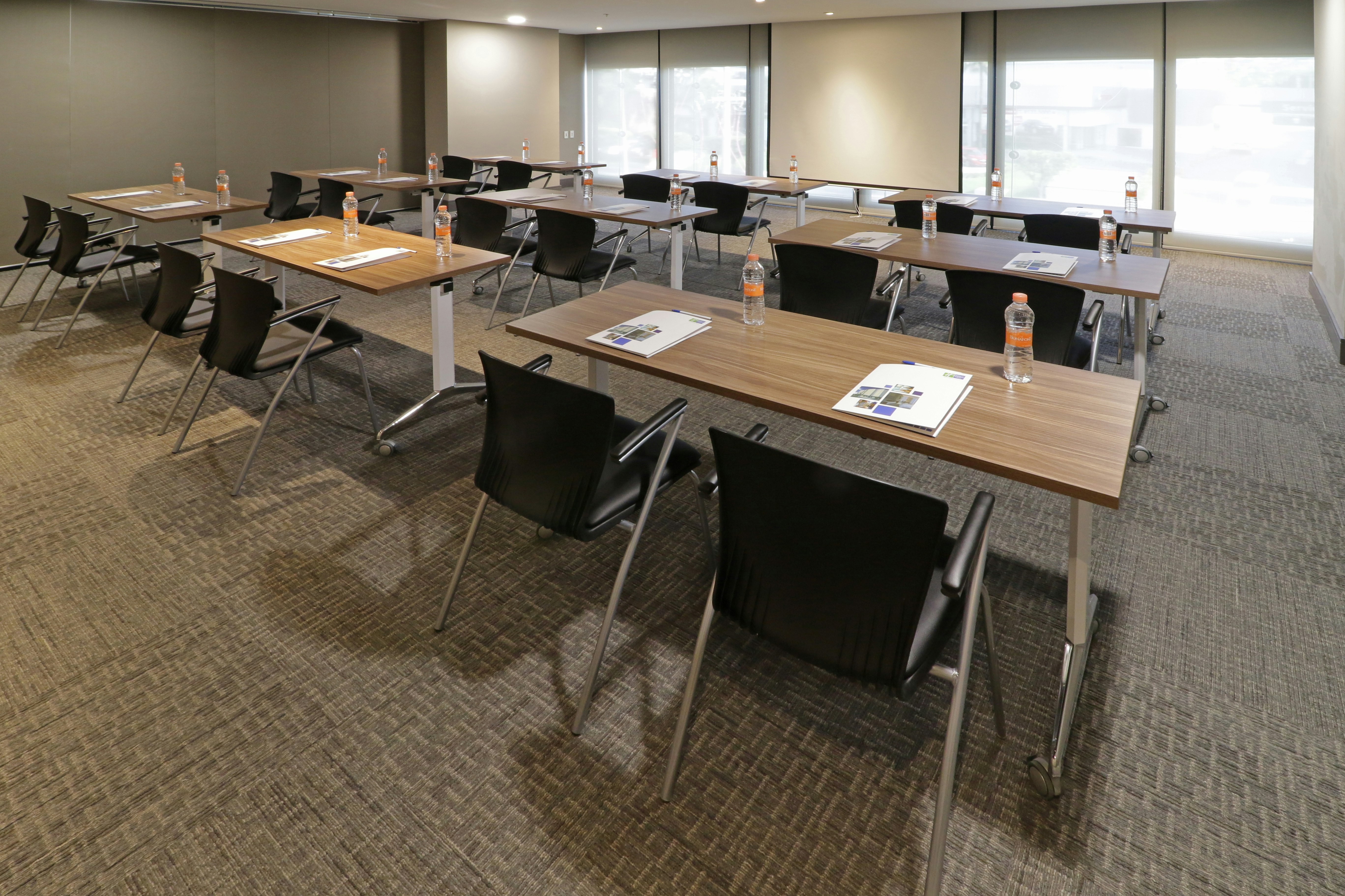 Holiday Inn Express Suites Monterrey Valle 65/74