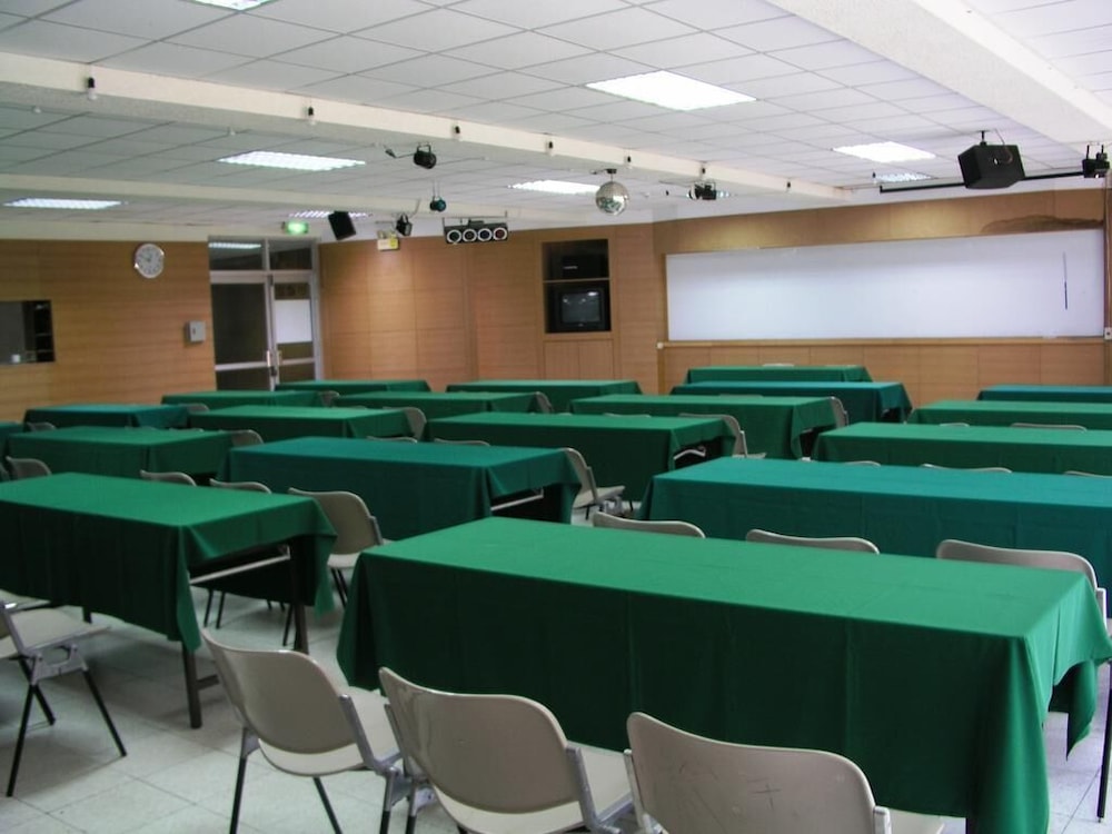 Sun Moon Lake Youth Activity Center Hostel 15/37