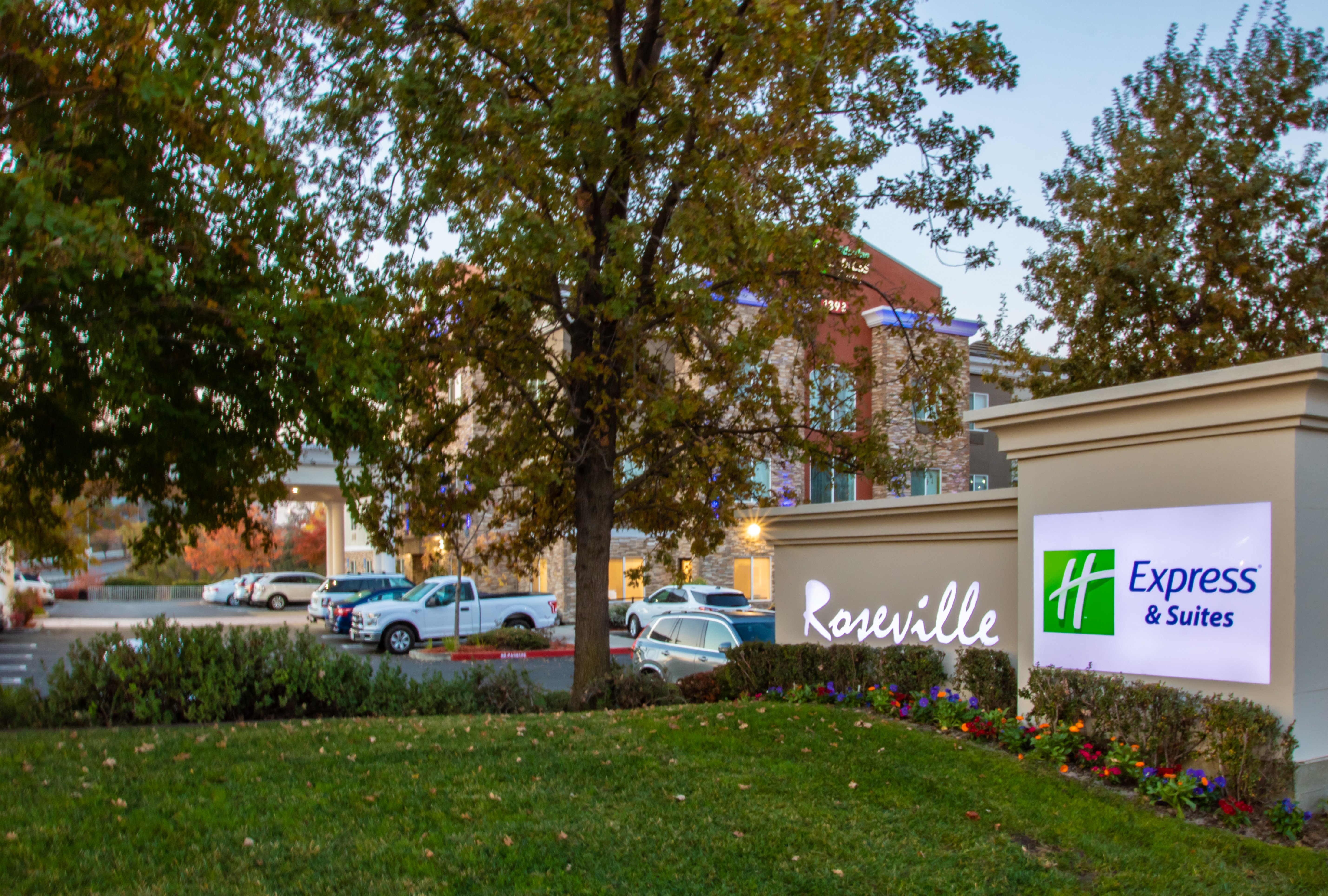 Holiday Inn Express Hotel Suites Roseville Galleria Area 44/49