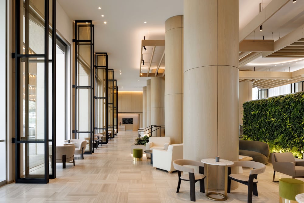 Fairmont Century Plaza Gold Experience 48/73