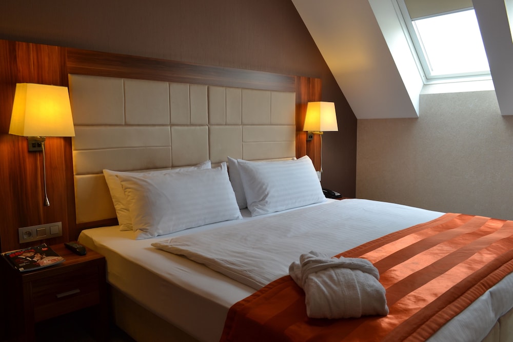 Holiday Inn Trnava 23/66