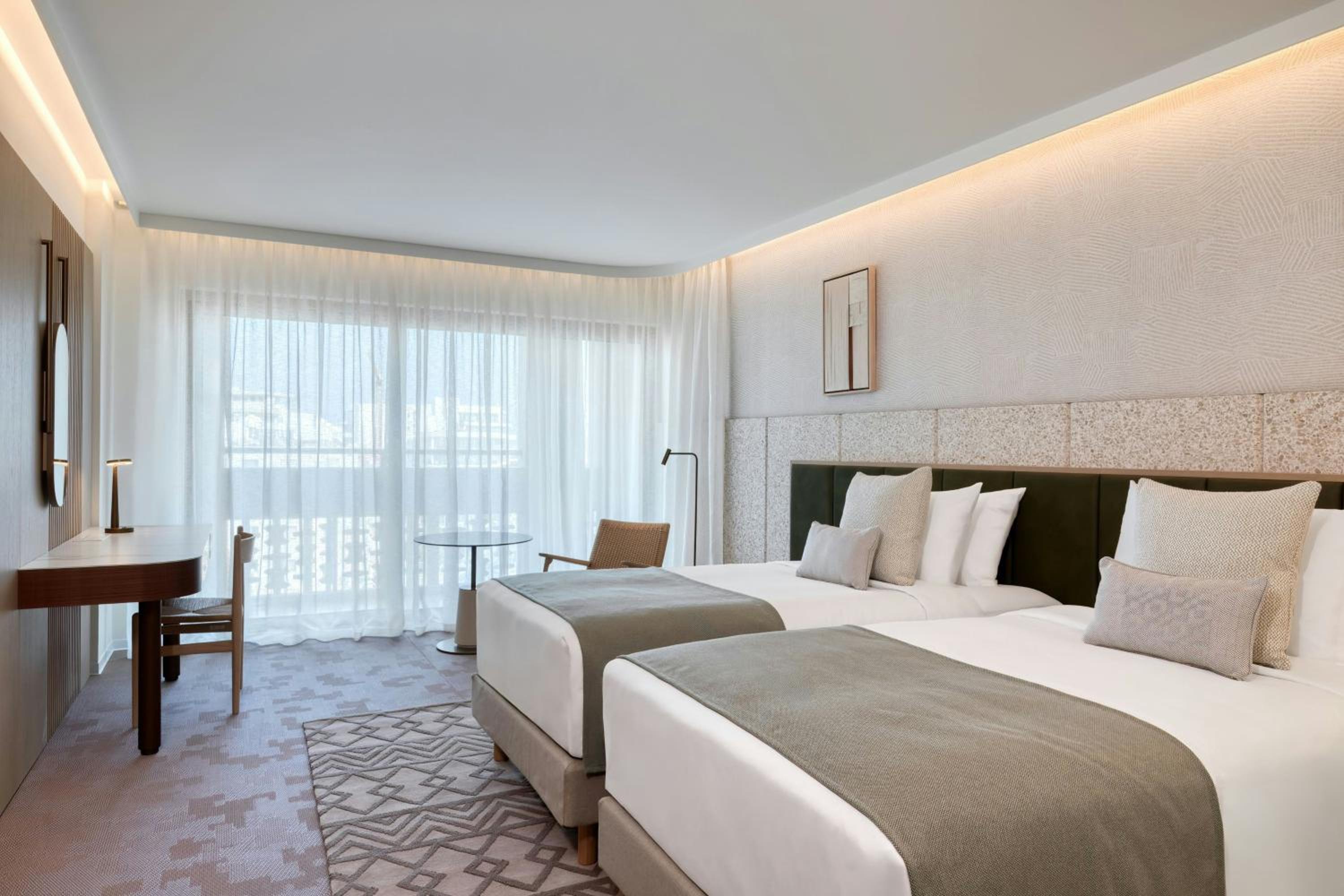 Skyline, Guest Room, Comfort, Twin Beds, Balcony