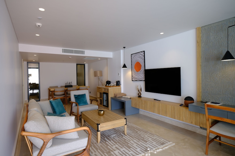 Lures Hotel 43/57