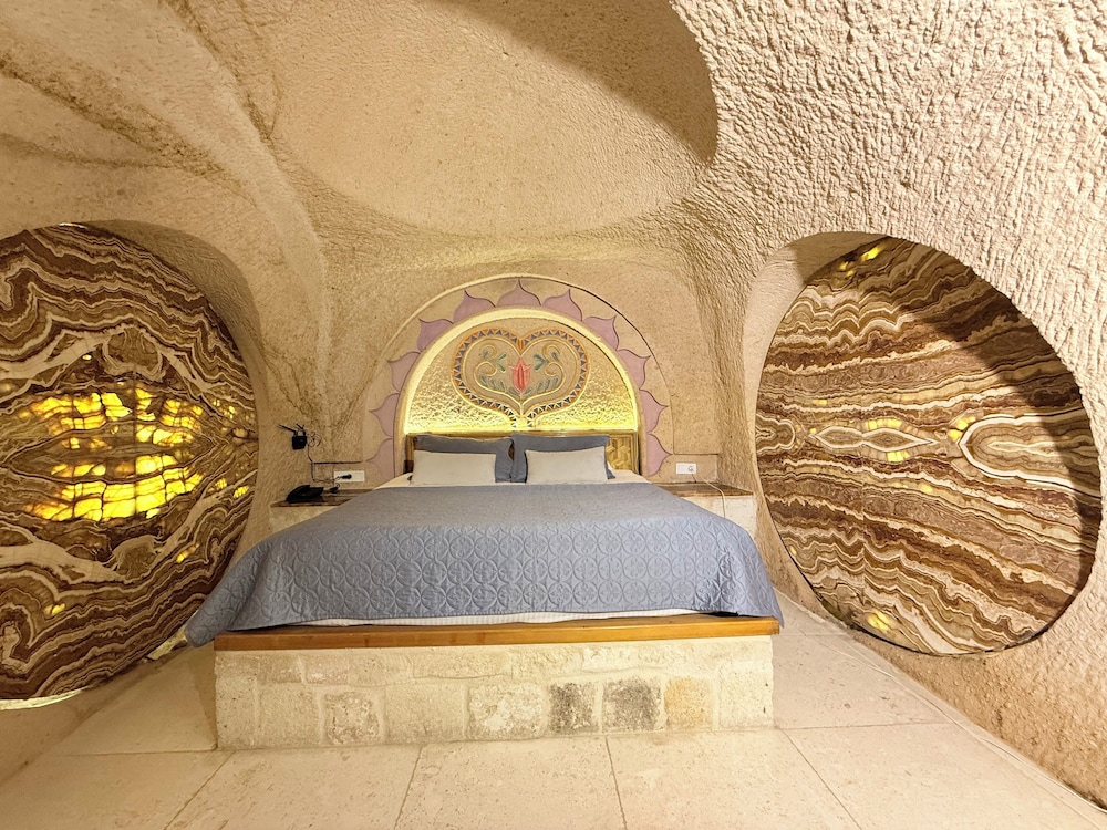 Crassus Cave Hotel 7/50