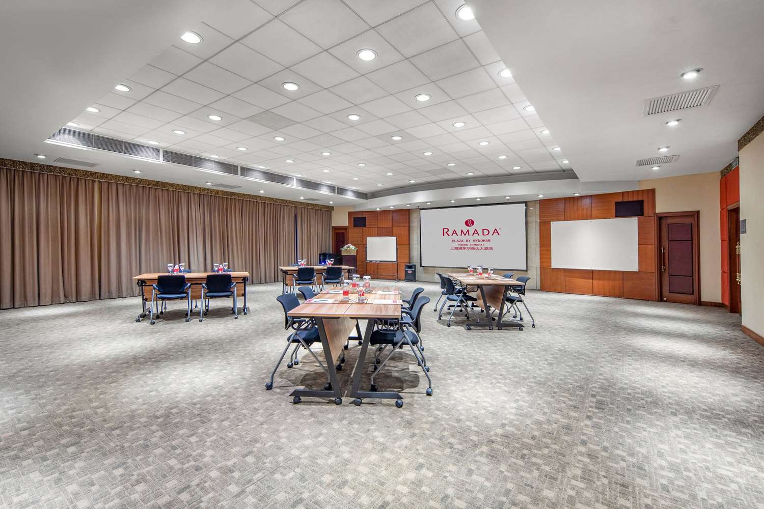 Ramada Plaza by Wyndham Pudong 42/46