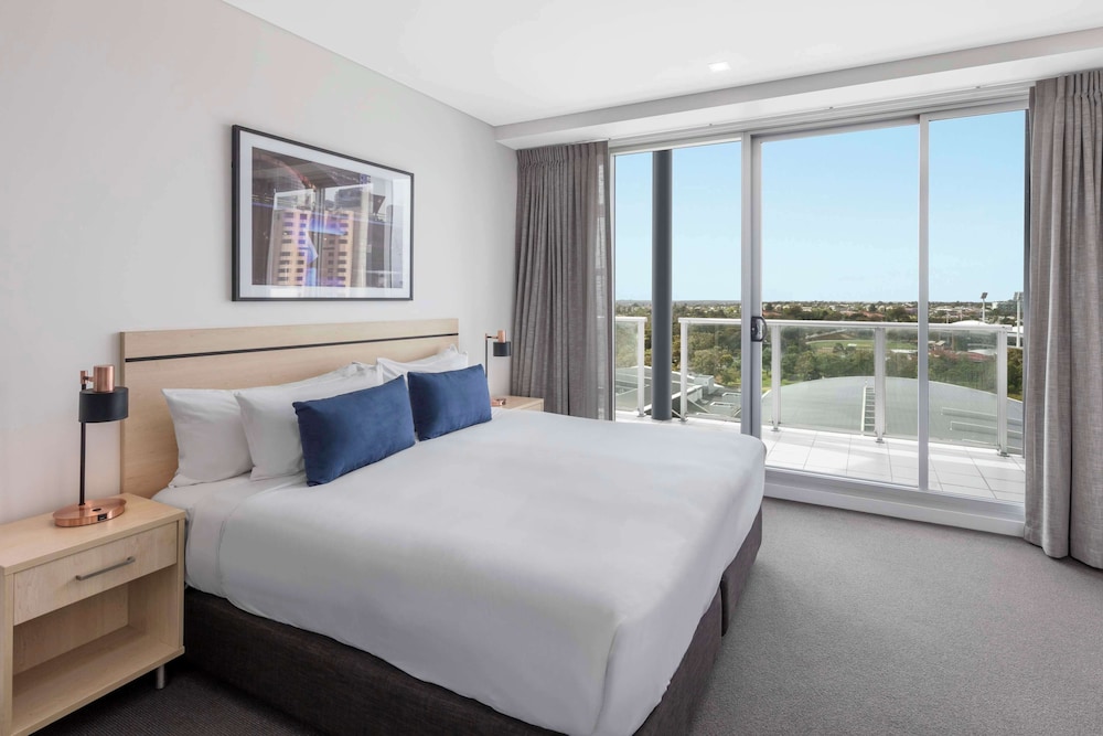 Oaks Embassy Adelaide Suites 21/64