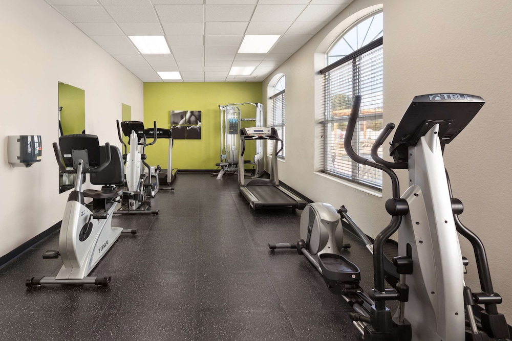 Country Inn & Suites by Radisson, Port Canaveral, FL 18/34