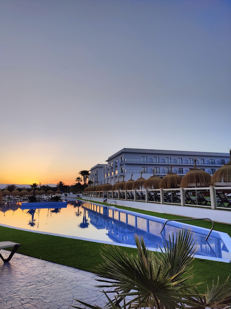 Cabogata Beach Hotel Spa 64/68