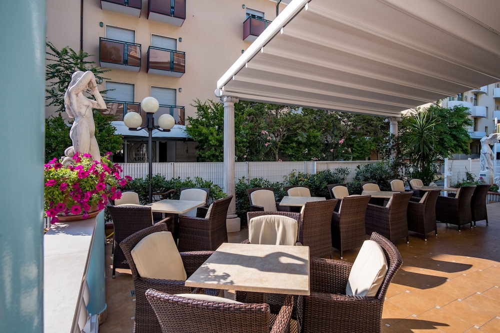 Hotel Villa Dei Fiori 41/56