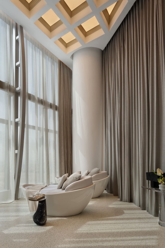 SO/ Uptown Dubai 81/115