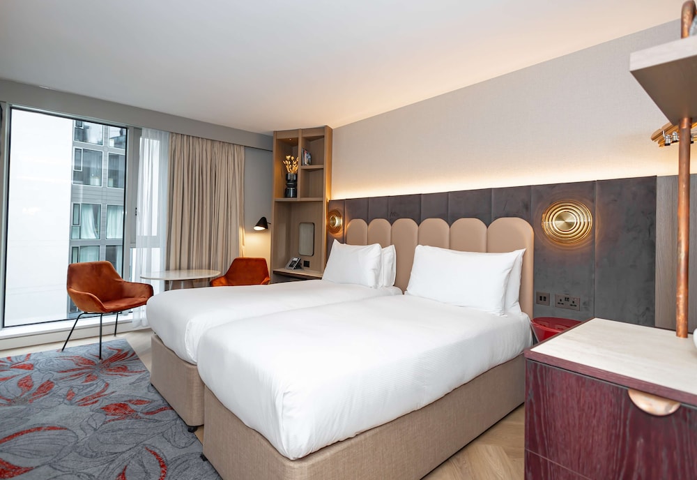 EXECUTIVE, TWIN BEDS