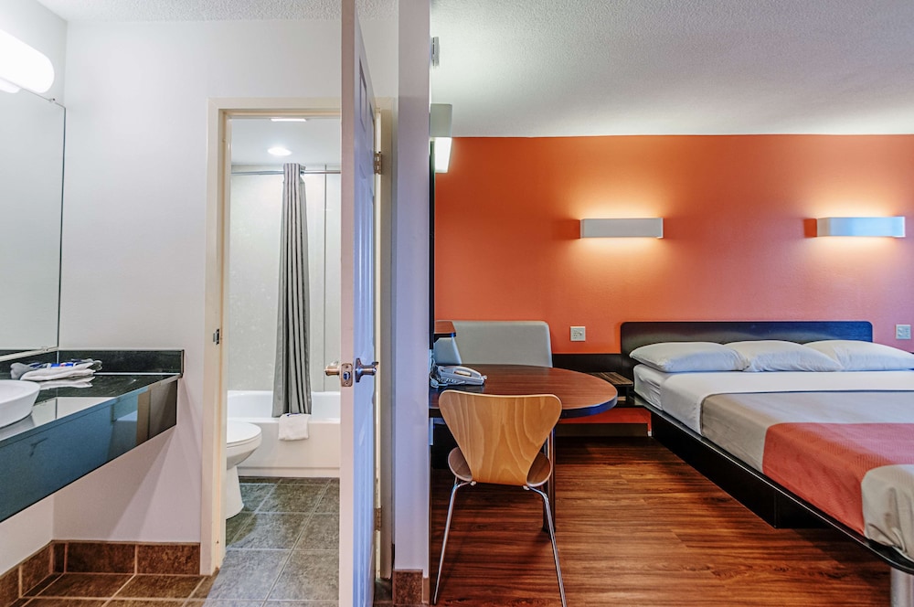Motel6 Martinsburg, WV 30/42