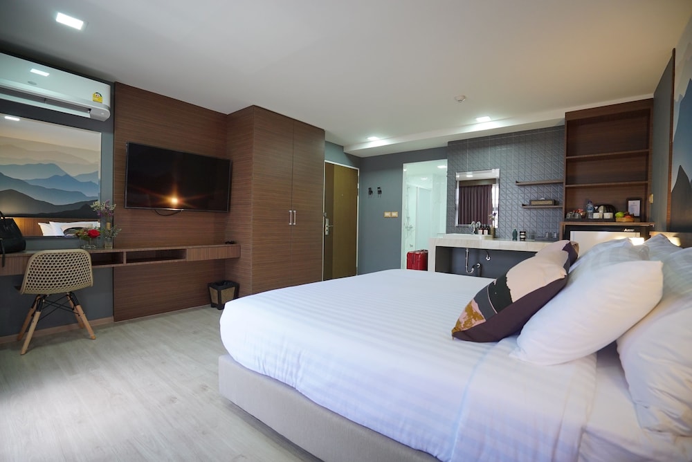 THE QUBE FIFTY HOTEL 6/50