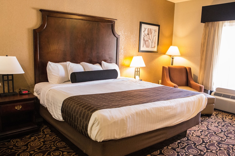 Mockingbird Inn Suites 16/49