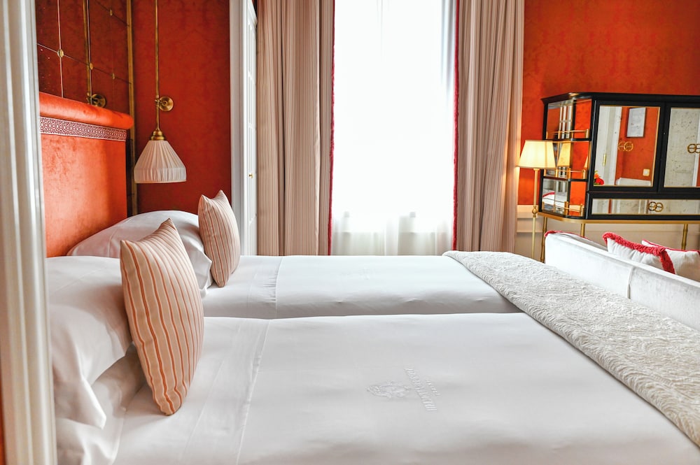 HERITAGE, SUITE
