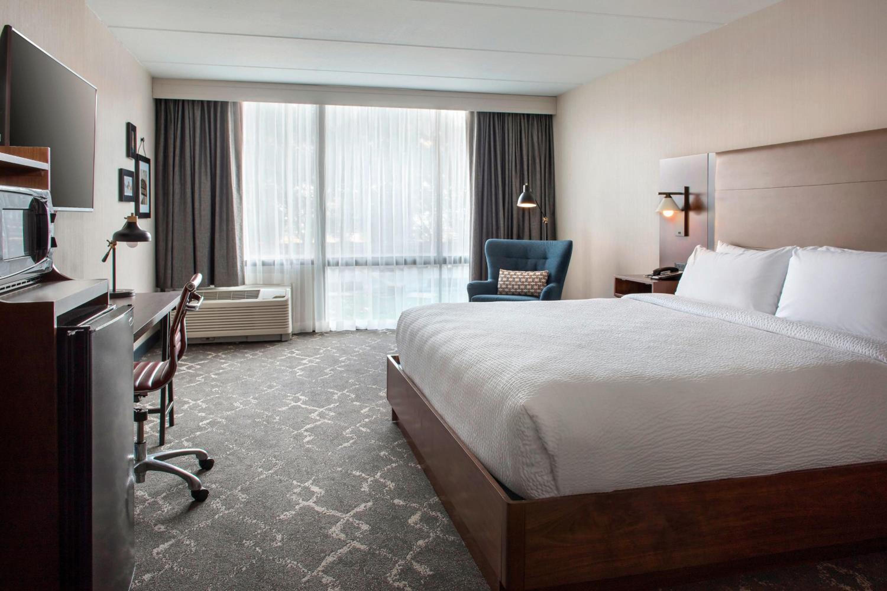 Room, King Bed, Bathtub, Accessible
