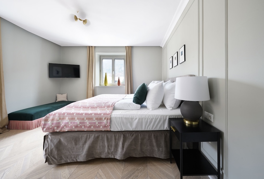HOTEL MOZART 33/70