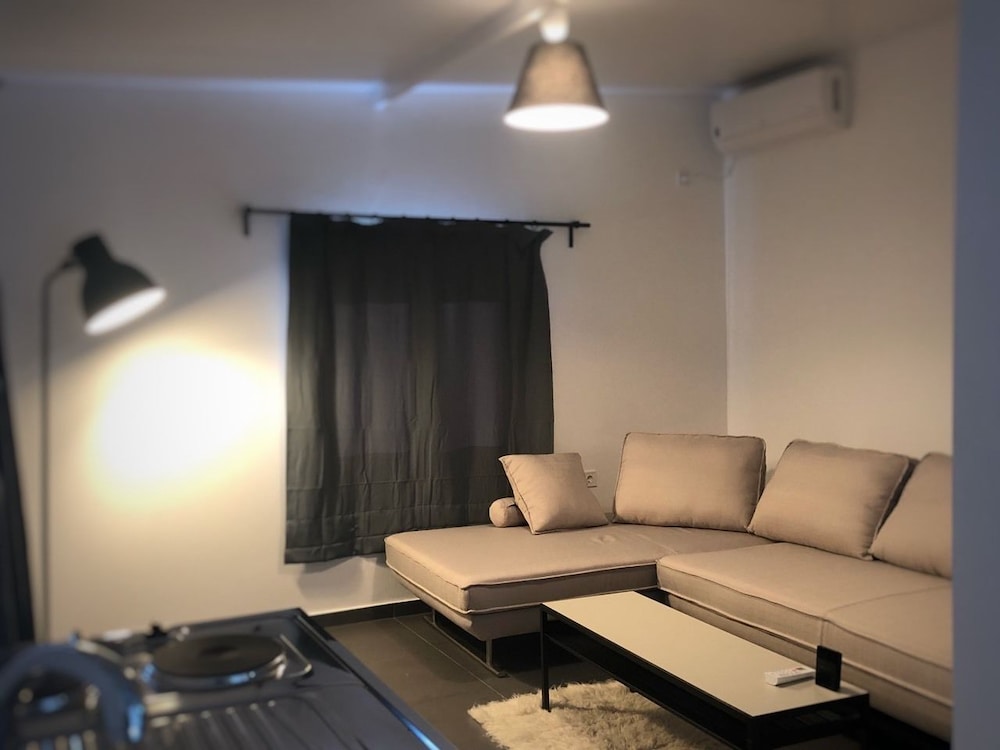 Leonidaion Guest House 33/41