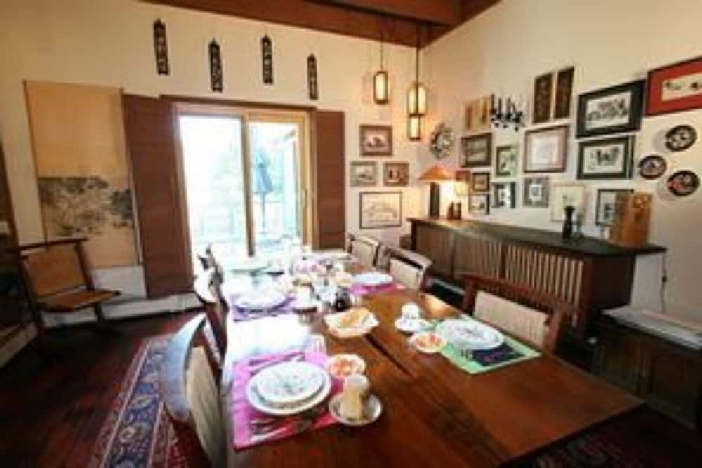 Alpenhof Bed and Breakfast 34/52