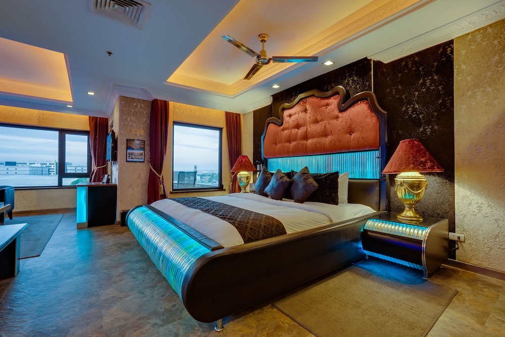 Prime Minister, Suite, King Bed