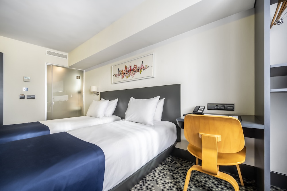 1 BEDROOM, SUPERIOR, TWIN BEDS