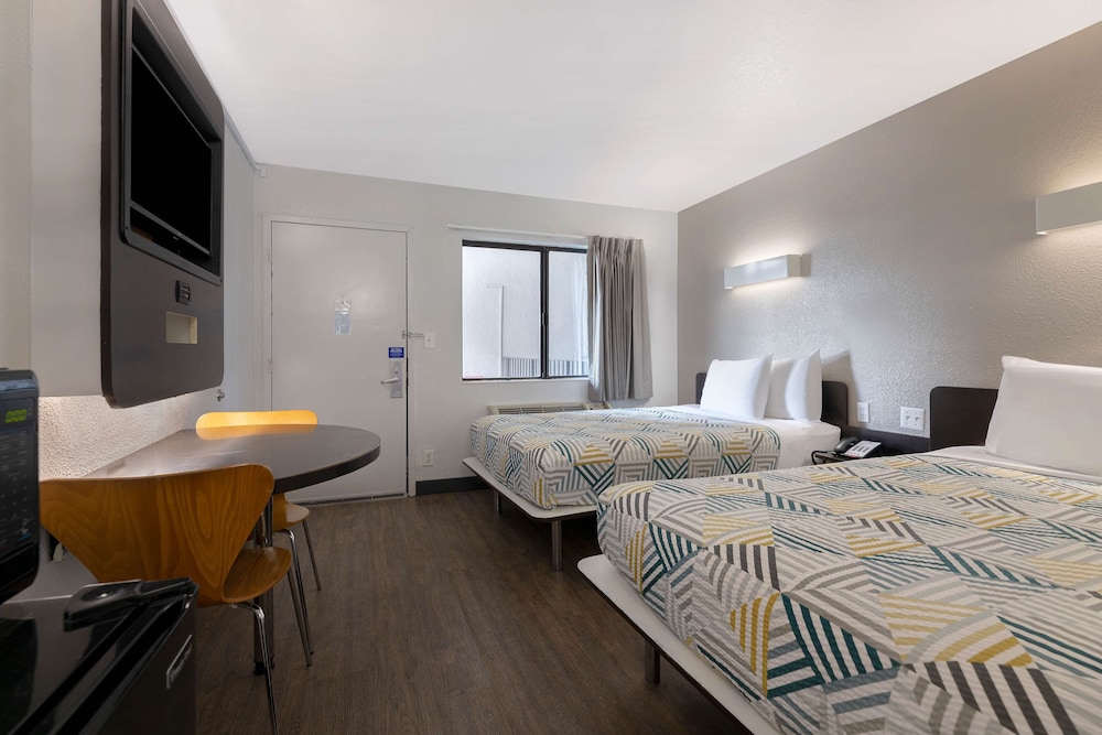 غرفة ديلوكس بسريرين مزدوجين، Motel6 San Antonio, TX - West SeaWorld 2/9