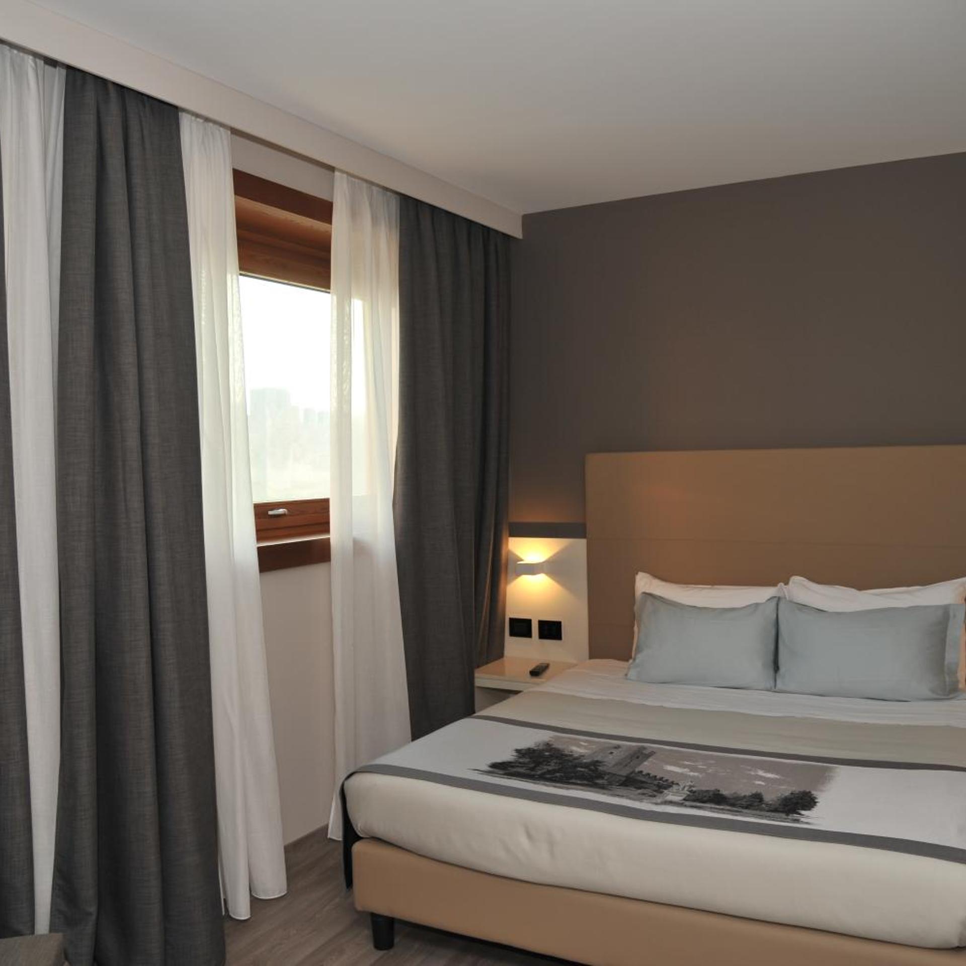 جناح، Albergo Roma, Bw Signature Collection 3/7
