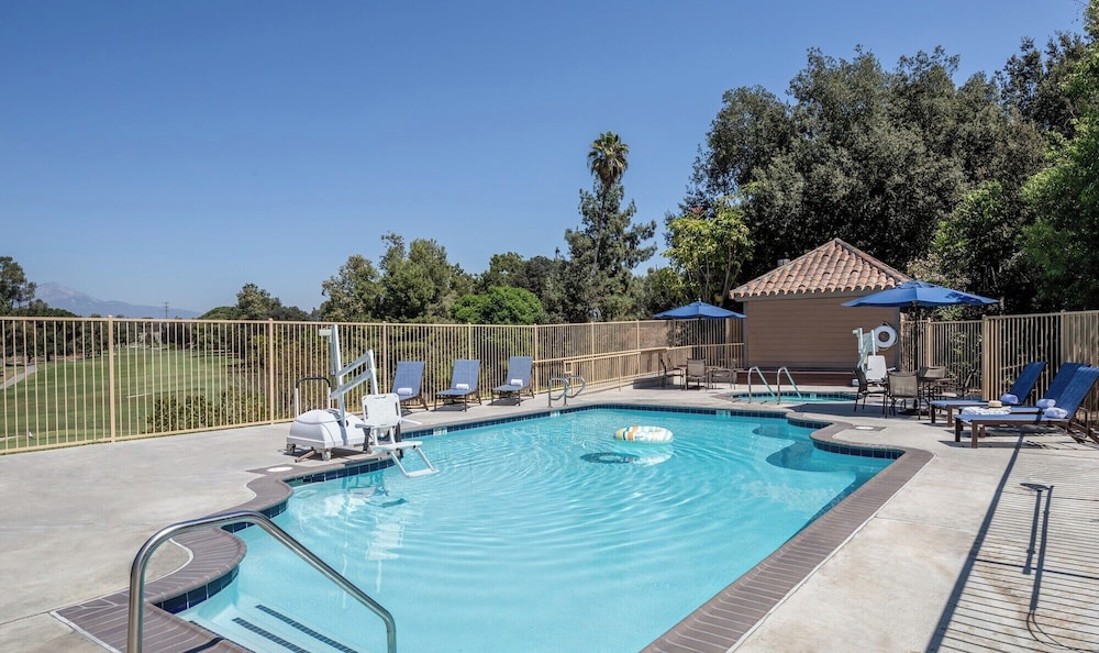 Ayres Suites Diamond Bar 61/65