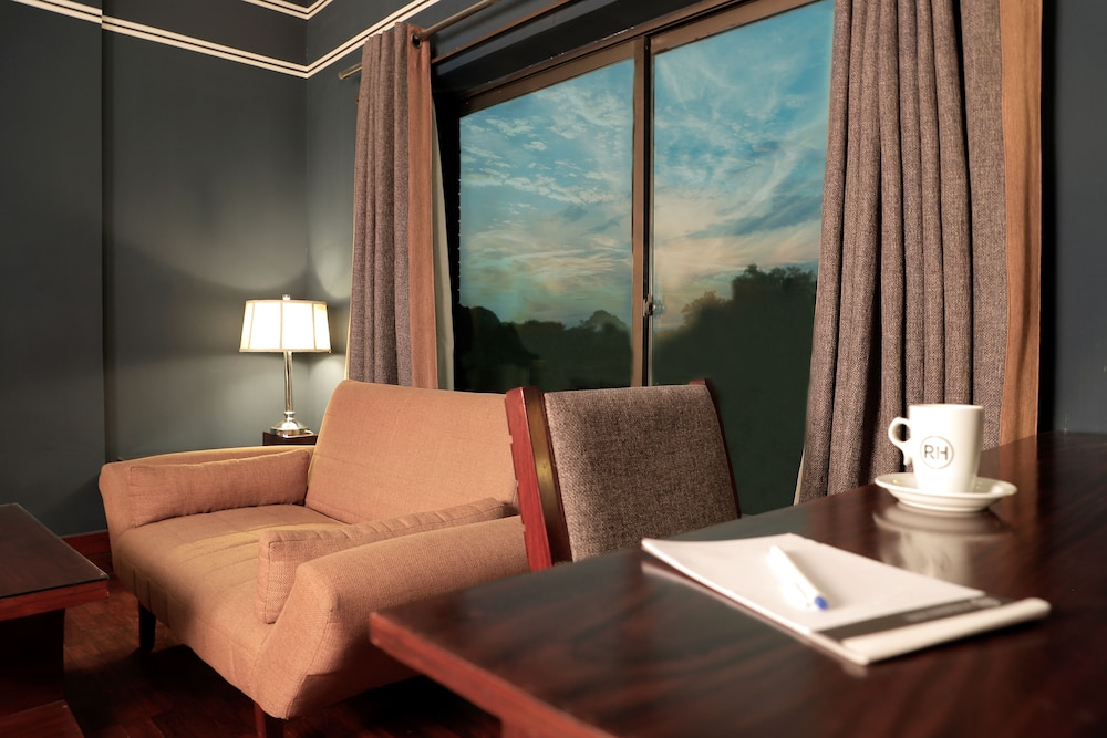 The Residency Hotel 31/43