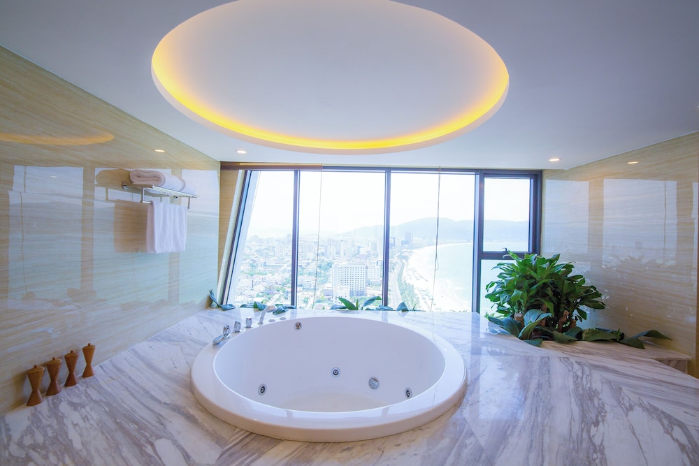 Muong Thanh Luxury Da Nang Hotel 50/50