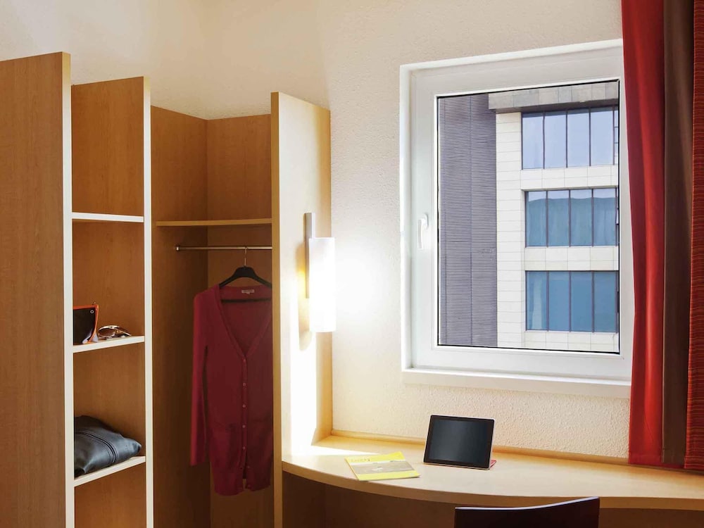 ibis Shanghai Chengshan Road 33/33