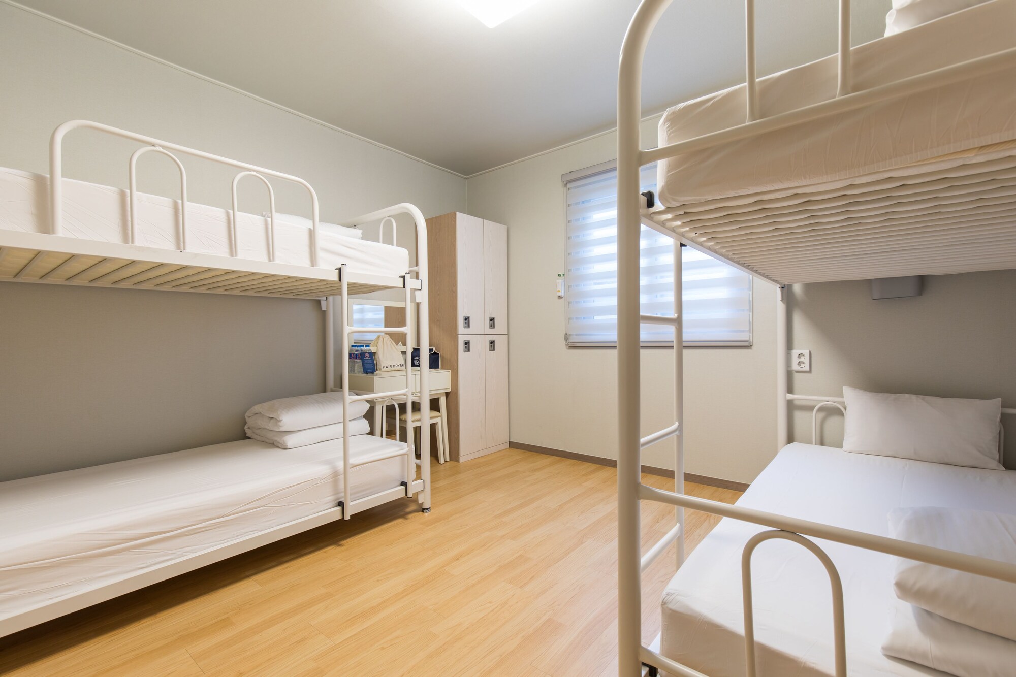 ROOM, QUADRUPLE